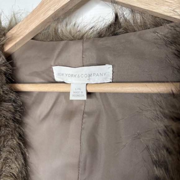 New York & Company Faux Fur Vest in Rich Brown - Picture 6 of 6